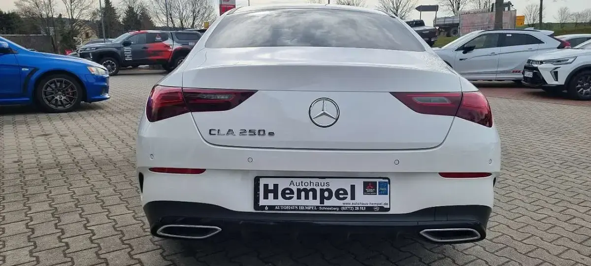 Gebraucht Mercedes CLA250 AMG line 218 PS (160 kW) 2024 Weiß Coupé