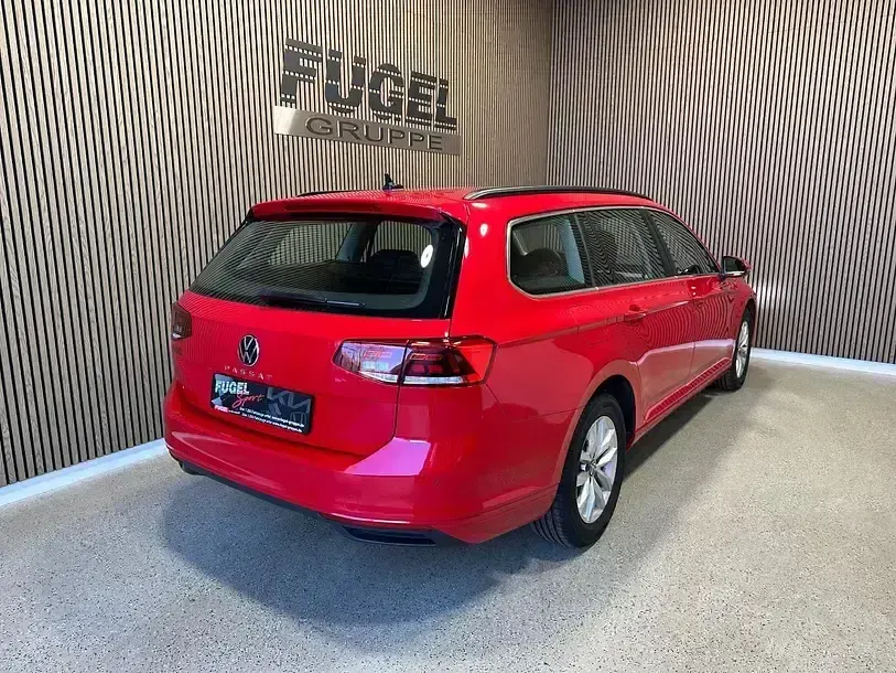 Gebraucht VW Passat Business 122 PS (89 kW) 2023 Tornadorot Kombi