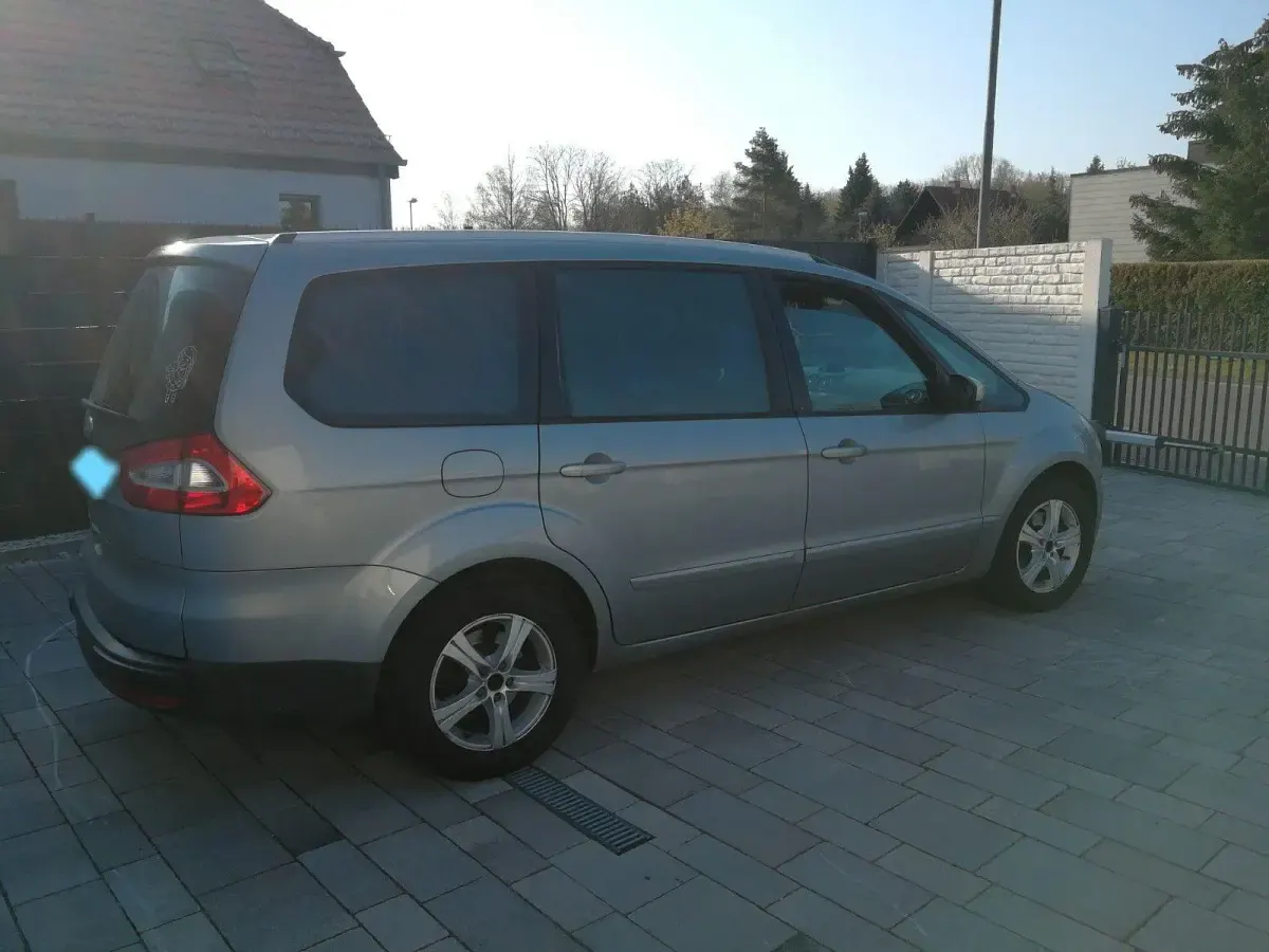 Używany Ford Galaxy Ambiente 145 KM (106 kW) 2011 Srebrny Minivan