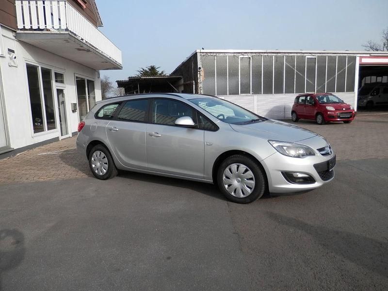 Gebraucht Opel Astra Selection 136 PS (100 kW) 2014 Silber Kombi