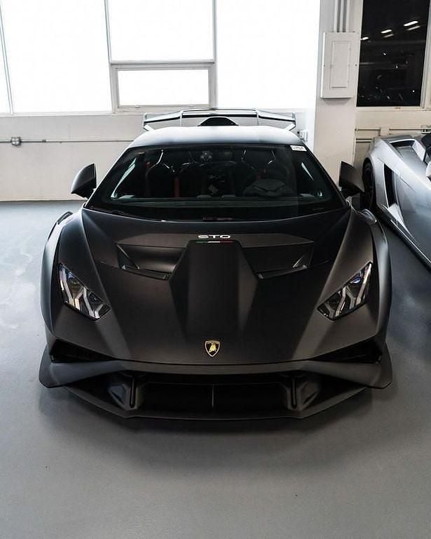 Schwarz Gebraucht 2022 Lamborghini Huracán | 330.000 € (Fairer Preis) - Bild 1/2