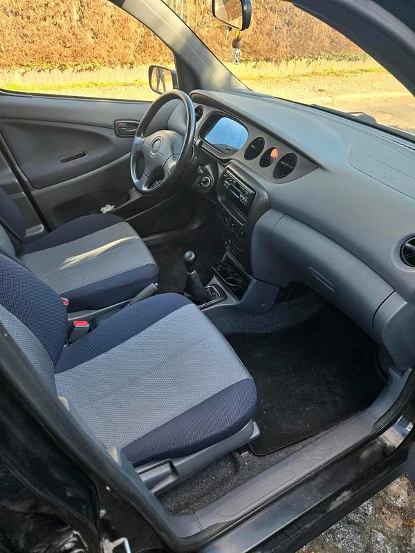 Gebraucht Daihatsu YRV 87 PS (63 kW) 2001 Schwarz Van / Kleinbus