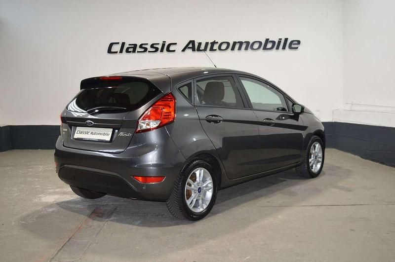 Gebraucht Ford Fiesta Celebration 101 PS (74 kW) 2016 Magnetic Kleinwagen