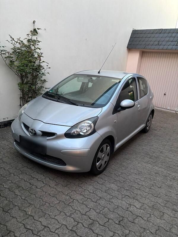 Silber Gebraucht 2006 Toyota Aygo Kleinwagen | 1.600 € (Guter Preis) - Bild 1/4
