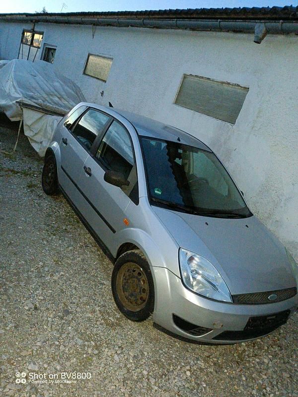 Silber Gebraucht 2004 Ford Fiesta Kleinwagen | 1.250 € (Guter Preis) - Bild 1/4