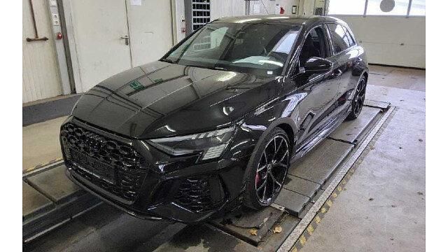 Mythosschwarz metallic (metallic) Gebraucht 2024 Audi RS3 Sportback Advanced Kleinwagen | 55.900 € (Guter Preis) - Bild 1/4