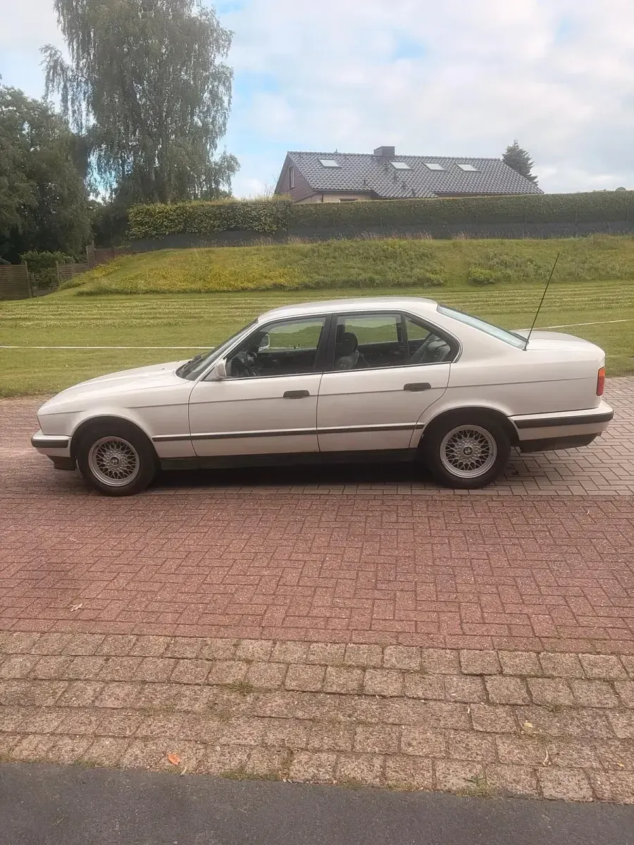 Gebraucht BMW 520 150 PS (110 kW) 1991 Weiß Limousine