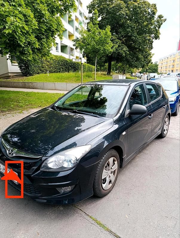 Schwarz Gebraucht 2011 Hyundai i30 Limousine | 2.899 € - Bild 1/4