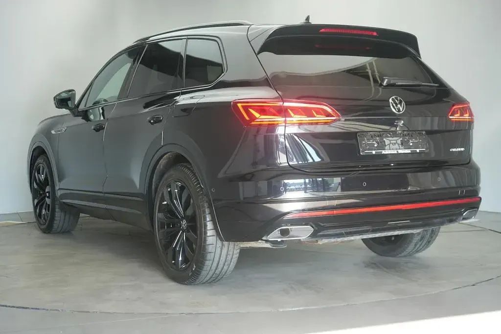 Gebraucht VW Touareg R 462 PS (339 kW) 2022 Schwarz SUV