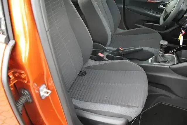 Gebraucht Peugeot 2008 Active 101 PS (74 kW) 2022 Orange SUV