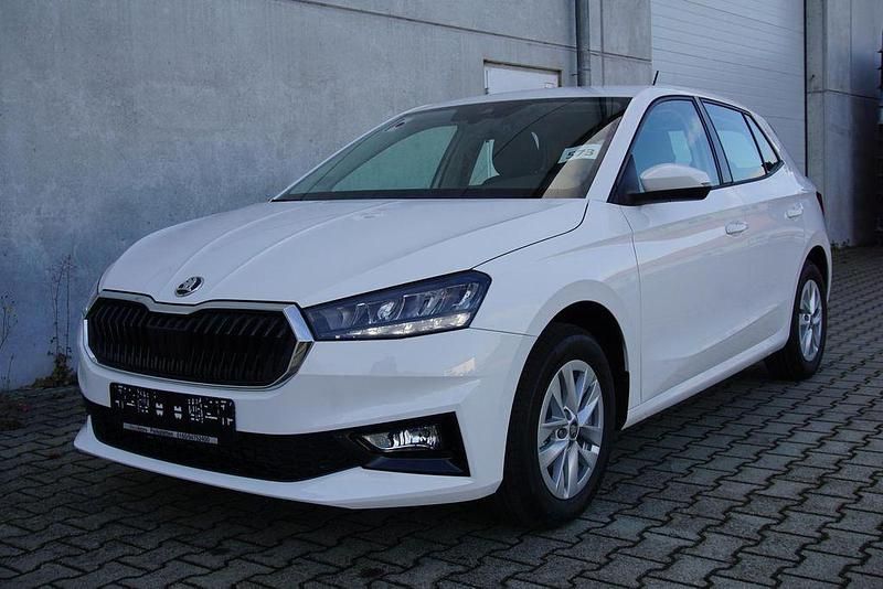 Neu Skoda Fabia 116 PS (85 kW) 2025 Candyweiss Limousine