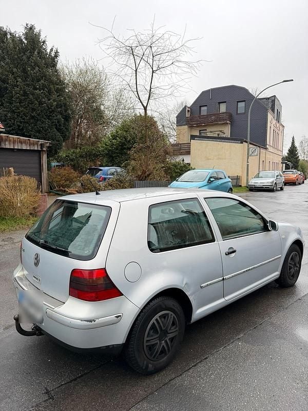 Gebraucht VW Golf IV 75 PS (55 kW) 2000 Silber Kleinwagen