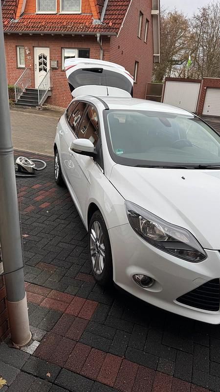 Gebraucht Ford Focus Titanium 116 PS (85 kW) 2013 Weiß Kombi