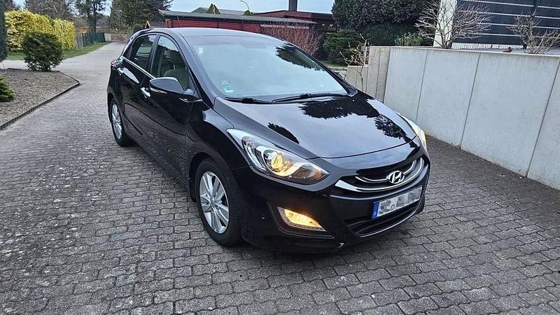 Gebraucht Hyundai i30 Style 135 PS (99 kW) 2013 Schwarz Limousine