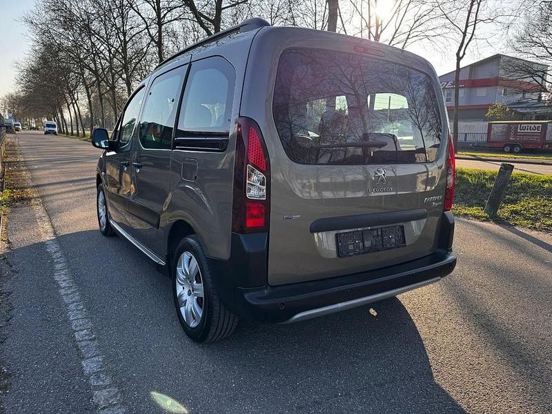 Gebraucht Peugeot Partner Tepee Outdoor 110 PS (80 kW) 2017 Grau Van / Kleinbus