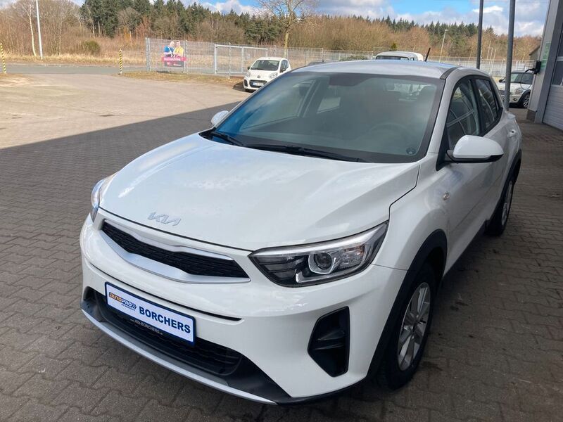 Weiß Gebraucht 2023 Kia Stonic Edition 7 SUV | 16.500 € (Guter Preis) - Bild 1/4
