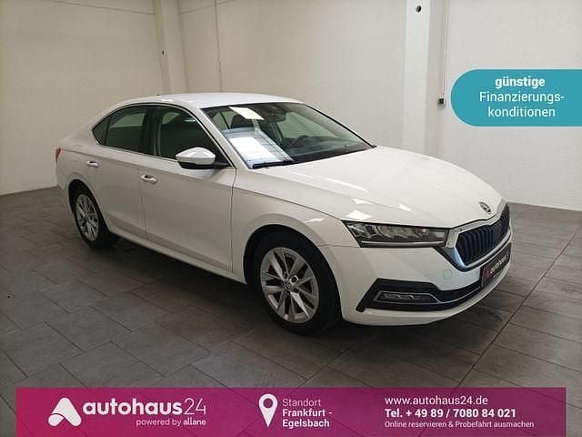 Weiß Gebraucht 2021 Skoda Octavia Style Limousine | 23.470 € (Fairer Preis) - Bild 1/4