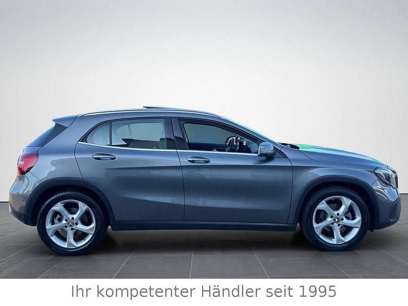 Gebraucht Mercedes GLA180 122 PS (89 kW) 2019 Grau SUV