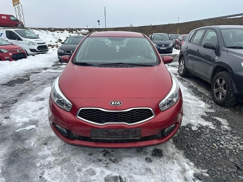 Rot Gebraucht 2012 Kia Ceed Kleinwagen | 2.800 € (Superpreis) - Bild 1/4
