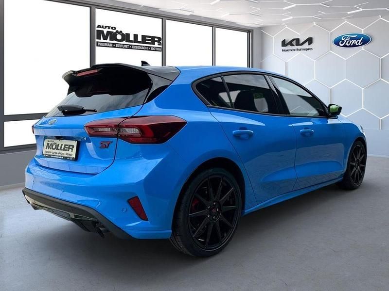 Neu Ford Focus ST 280 PS (205 kW) 2025 Blau Limousine