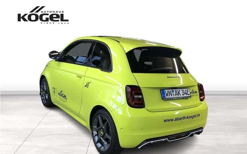 Gebraucht Abarth 500e Scorpionissima 114 kW (155 PS) 2023 Grün (acid green) Kleinwagen