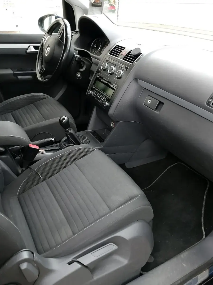 Gebraucht VW Touran Cup 105 PS (77 kW) 2014 Blau Van / Kleinbus