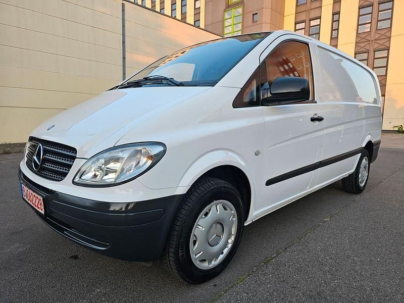 Weiß Gebraucht 2010 Mercedes Vito Van / Kleinbus | 6.490 € (Fairer Preis) - Bild 1/4