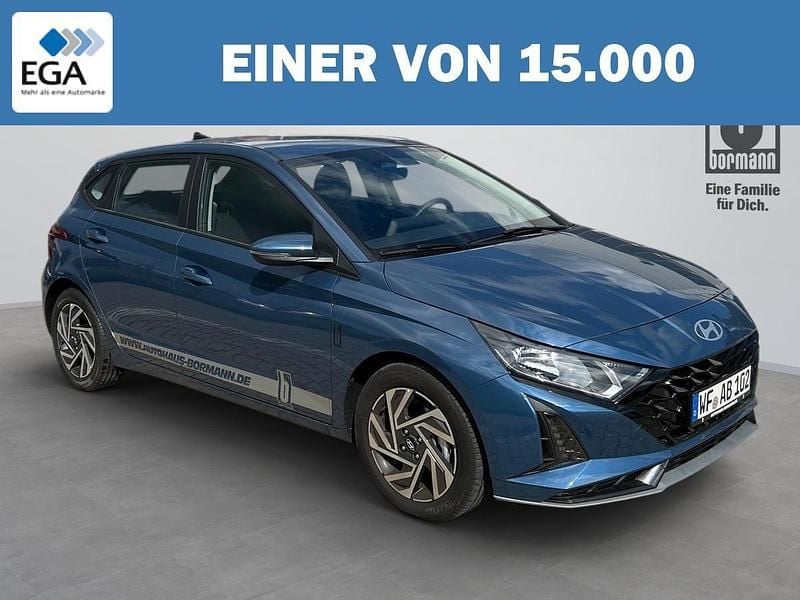 Blau metallic Gebraucht 2025 Hyundai i20 Trend Limousine | 19.990 € (Fairer Preis) - Bild 1/4