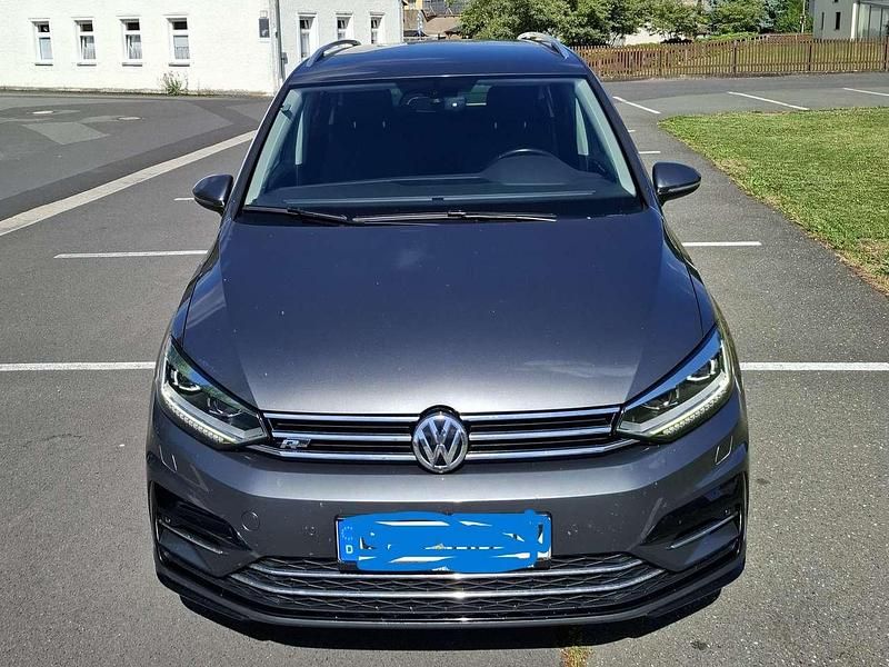 Grau Gebraucht 2017 VW Touran Highline Van / Kleinbus | 15.700 € (Fairer Preis) - Bild 1/4