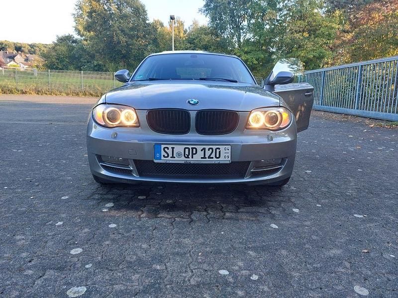 Gebraucht BMW 120 Sport Line 170 PS (125 kW) 2010 Grau Kleinwagen