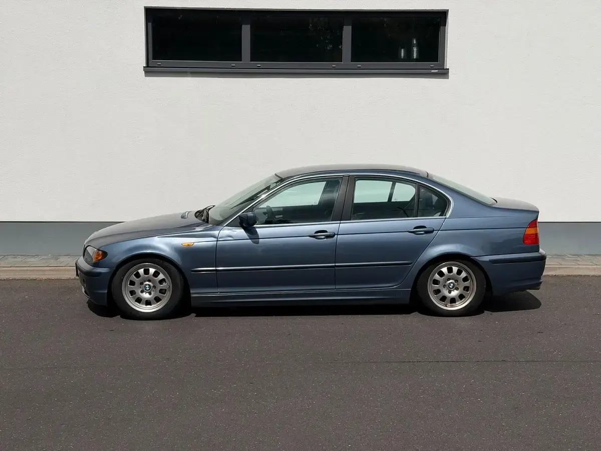 Gebraucht BMW 320 170 PS (125 kW) 2004 Blau Limousine