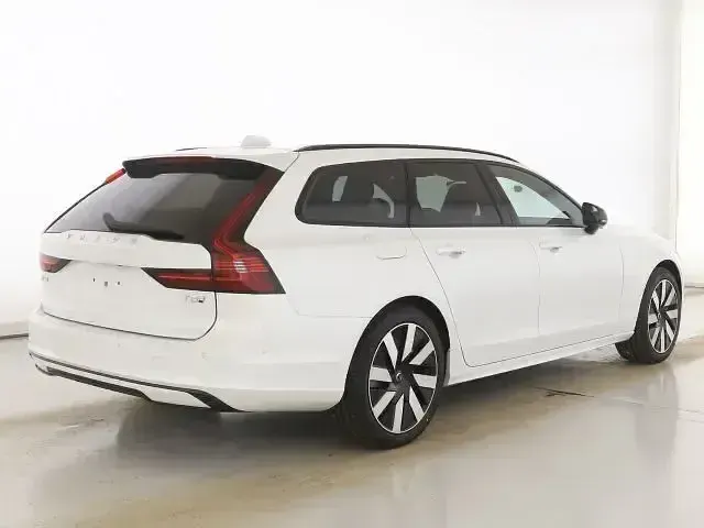 Second-hand Volvo V90 Ultra 310 CP (228 kW) 2025 Alb Break