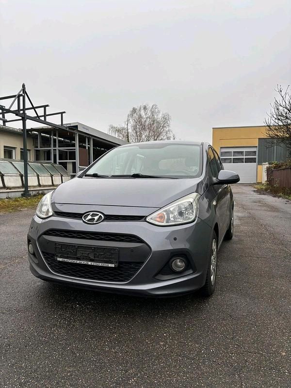 Grau Gebraucht 2017 Hyundai i10 Kleinwagen | 6.300 € (Guter Preis) - Bild 1/4
