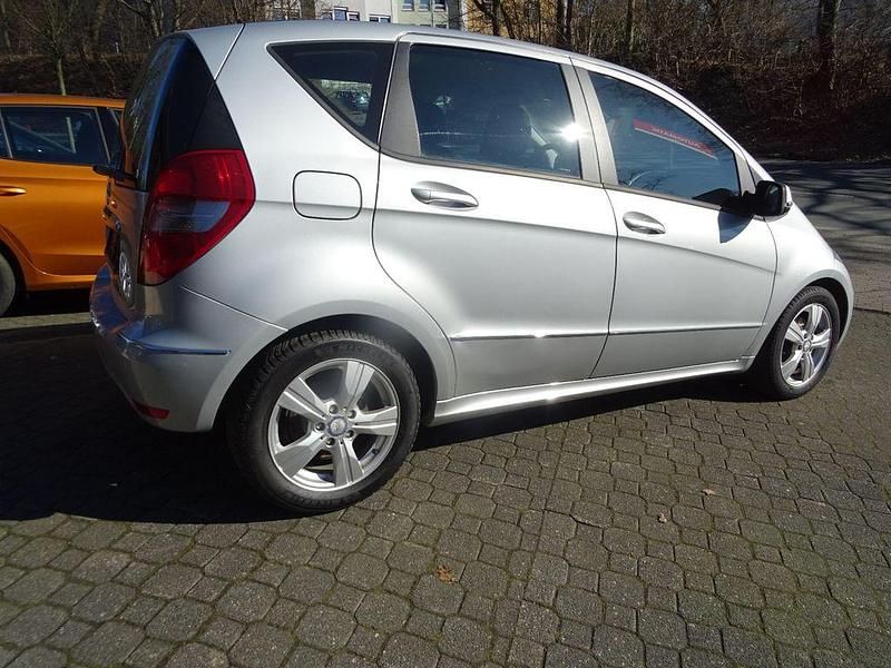 Gebraucht Mercedes A160 Avantgarde 95 PS (69 kW) 2011 Silber Limousine