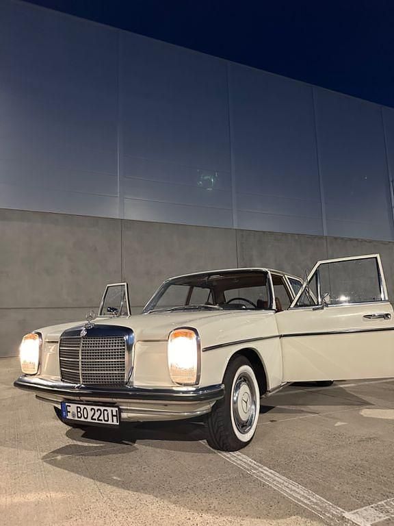 Weiß Gebraucht 1971 Mercedes 220 Limousine | 10.500 € - Bild 1/4