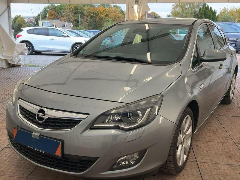 Silber Gebraucht 2012 Opel Astra Innovation Limousine | 8.990 € (Teuer) - Bild 1/1