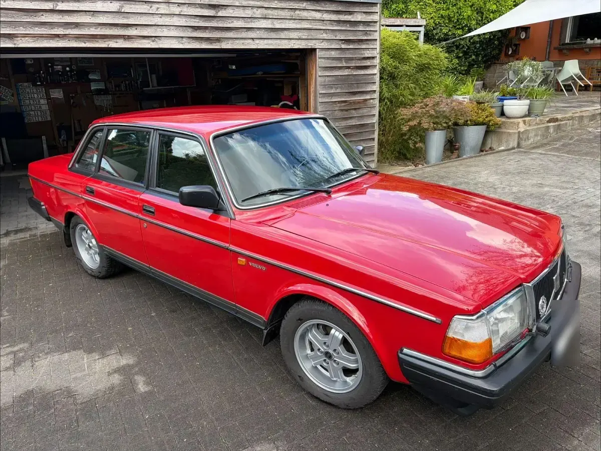 Gebraucht Volvo 240 113 PS (83 kW) 1988 Rot Limousine