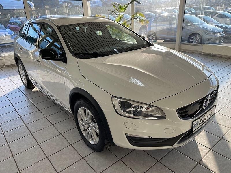 Gebraucht Volvo V60 CC Kinetic 150 PS (110 kW) 2016 Weiß Kombi