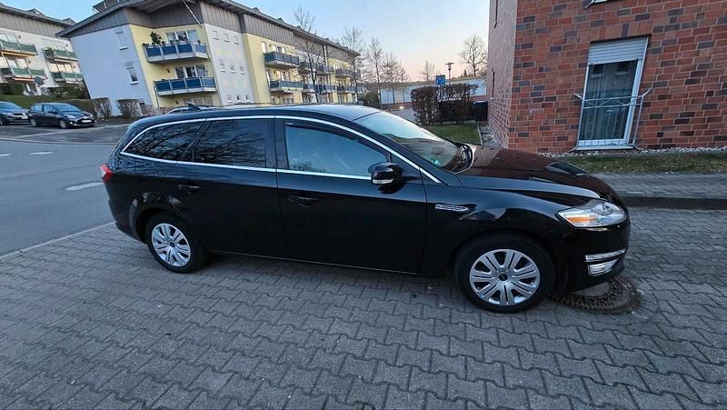 Gebraucht Ford Mondeo 140 PS (102 kW) 2014 Schwarz Kombi