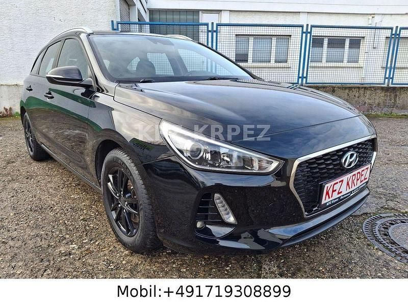 Gebraucht Hyundai i30 120 PS (88 kW) 2018 Schwarz Kombi