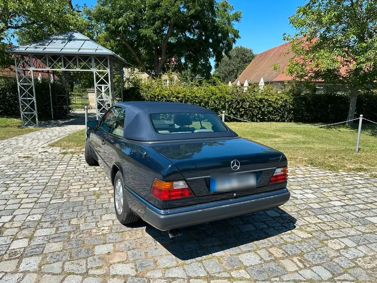 Gebraucht Mercedes E300 Sportline 220 PS (161 kW) 1993 Blau Cabrio