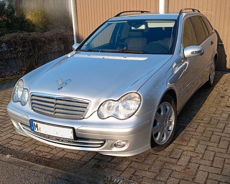 Silber Gebraucht 2006 Mercedes C200 Kombi | 2.500 € (Fairer Preis) - Bild 1/4