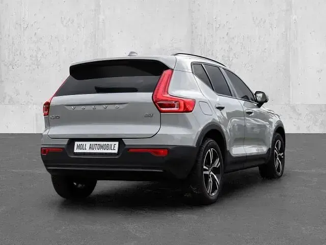 Gebraucht Volvo XC40 Plus 163 PS (119 kW) 2023 Vapour grey / metallic SUV