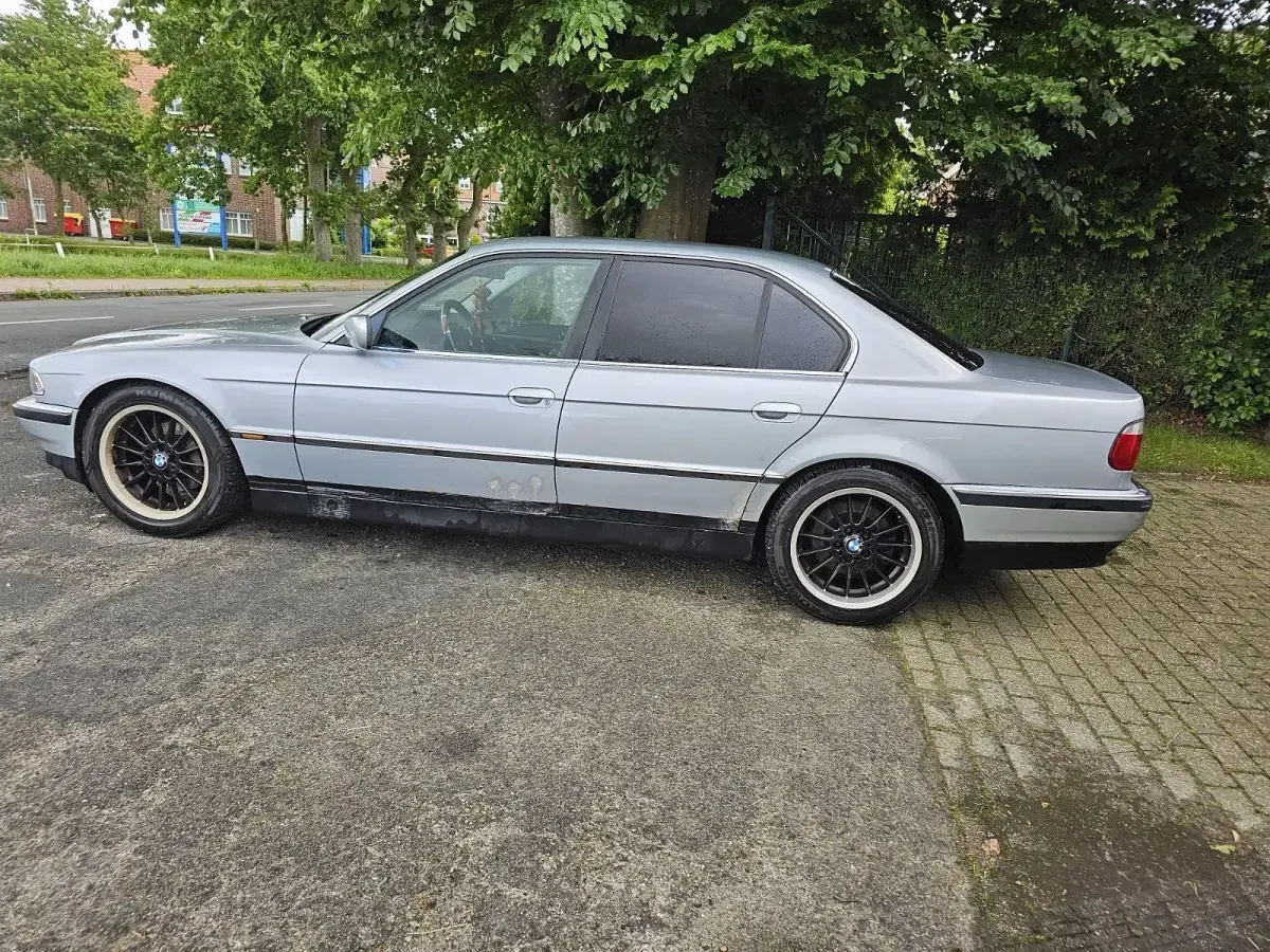 Gebraucht BMW 735 235 PS (172 kW) 1998 Silber Limousine