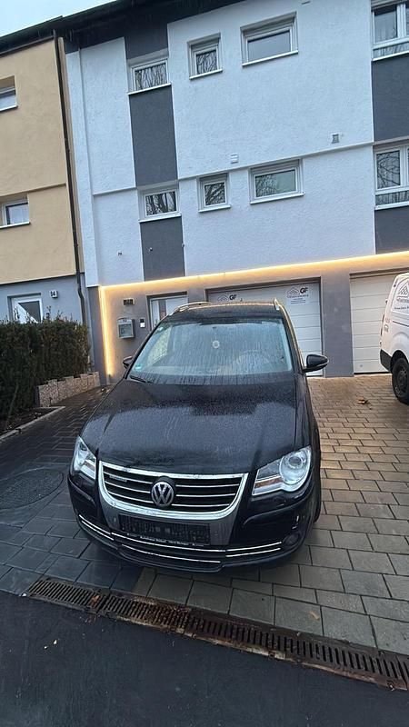 Schwarz Gebraucht 2009 VW Touran Van / Kleinbus | 3.950 € (Etwas zu teuer) - Bild 1/4