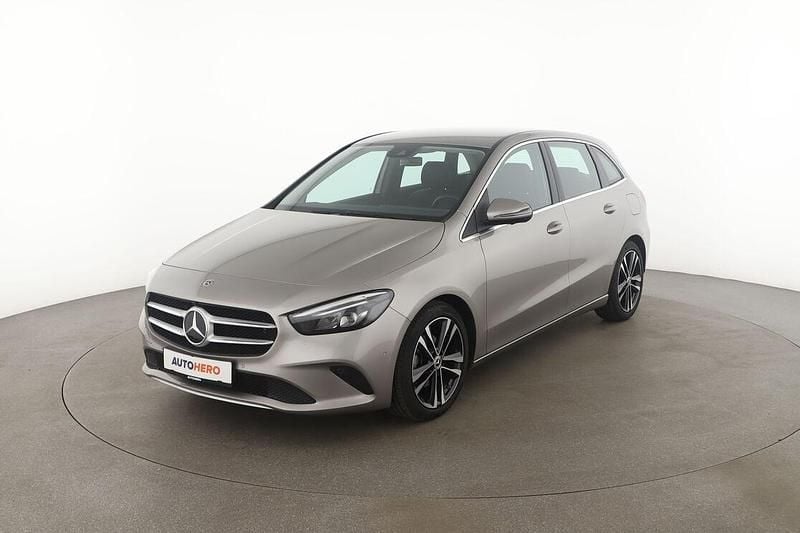 Grau Gebraucht 2019 Mercedes B180 Progressive Van / Kleinbus | 24.390 € (Fairer Preis) - Bild 1/3