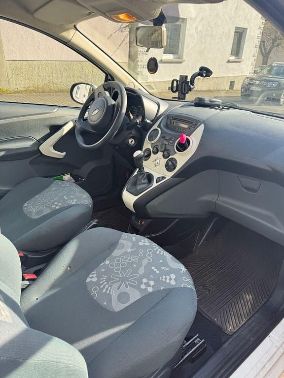 Gebraucht Ford Ka Trend 69 PS (50 kW) 2011 Weiß Kleinwagen