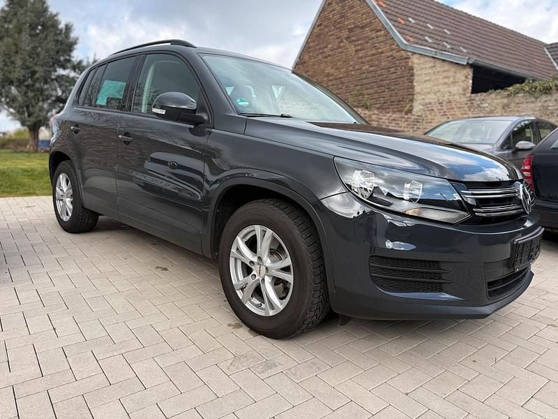 Gebraucht VW Tiguan Trendline 122 PS (89 kW) 2015 Grau SUV