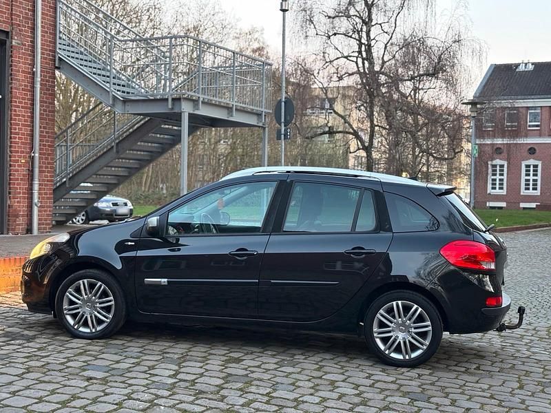 Gebraucht Renault Clio II 106 PS (77 kW) 2011 Schwarz Limousine