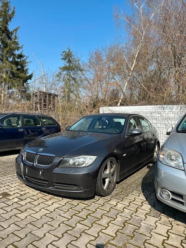Second-hand BMW 325 197 CP (144 kW) 2007 Berlinǎ